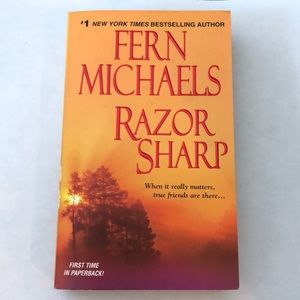 ⭐️5 for $20⭐️ Razor Sharp by Fern Michaels | Book